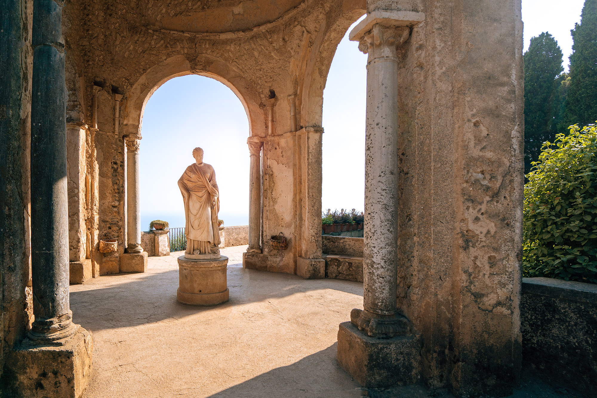 Villa Cimbrone Statue Garten Ravello Italien Blonde Bavaria Reiseblog