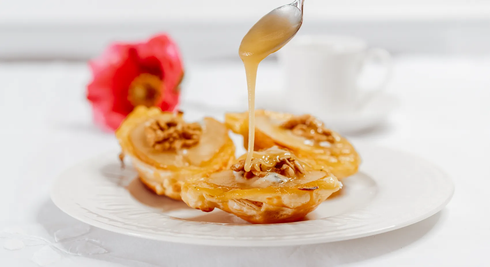 Baked Pears Gorgonzola Walnuts Honey Recipe La Blonde Blog